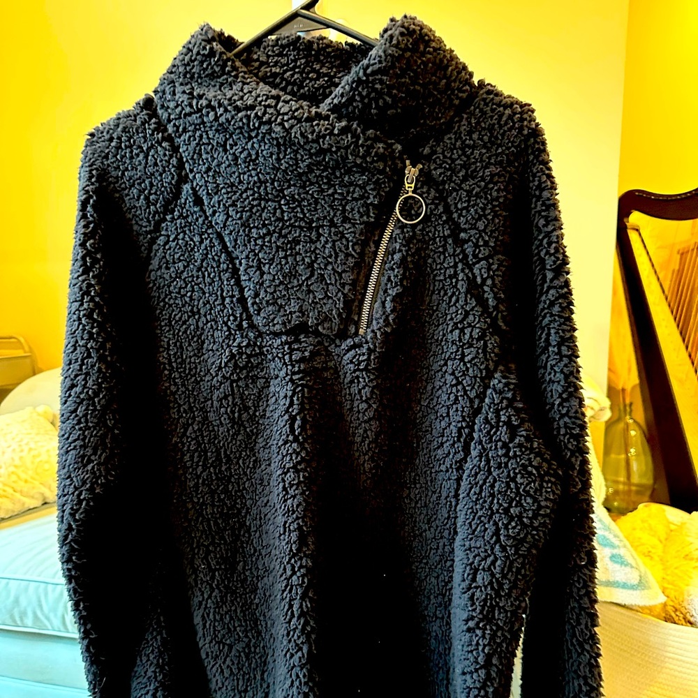 Zeroxposur black size medium sweatshirt. With zip detailed collar.